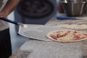 Azzura pizza peel made of aluminum perforated - Image 2