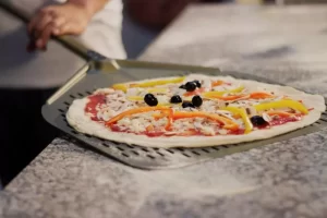 Лопата за пица Голд изработена од алуминиум со дупчиња - Image 3