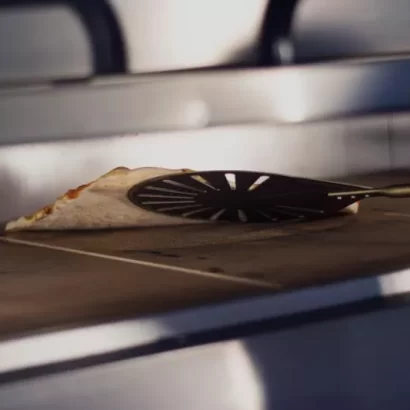 Gold pizza peel made of aluminum perforated - Image 2